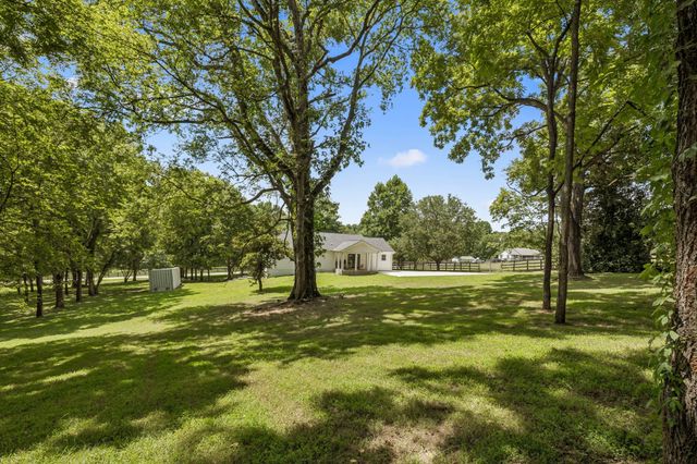 670 Northridge Rd, Columbia, TN 38401