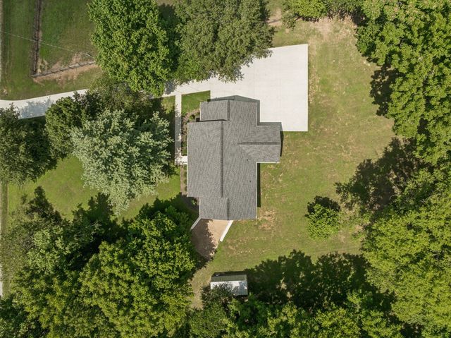 670 Northridge Rd, Columbia, TN 38401