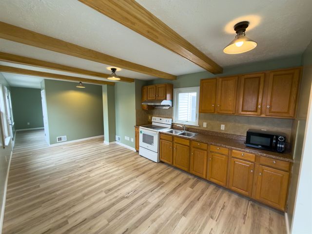 200 SW 11th St, Minot, ND 58701