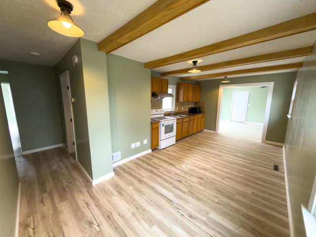 200 SW 11th St, Minot, ND 58701