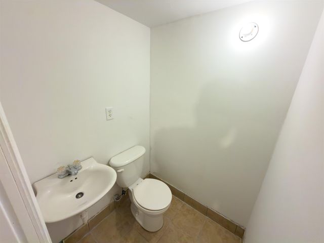 200 SW 11th St, Minot, ND 58701