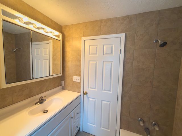 200 SW 11th St, Minot, ND 58701