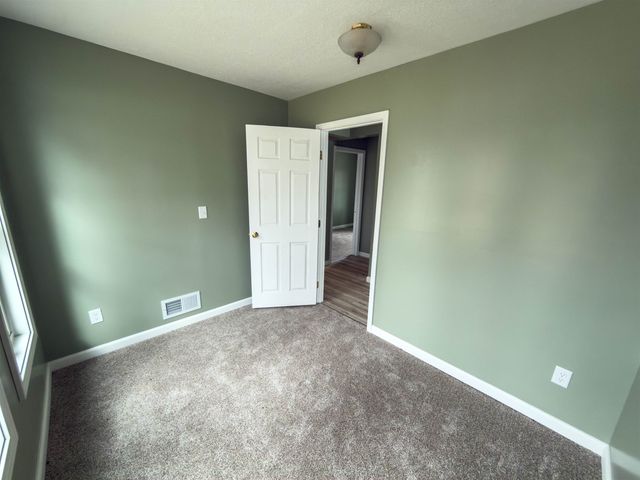 200 SW 11th St, Minot, ND 58701