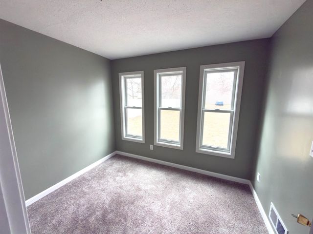 200 SW 11th St, Minot, ND 58701