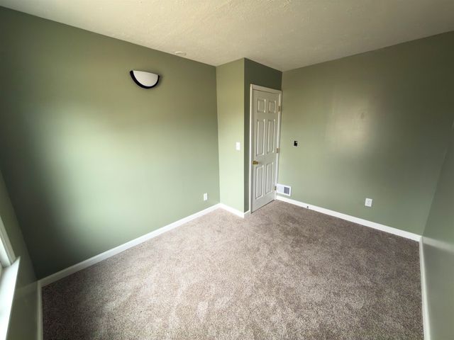 200 SW 11th St, Minot, ND 58701