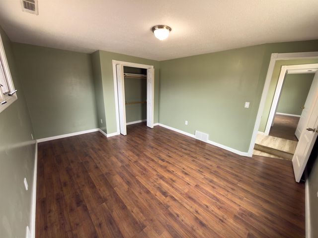 200 SW 11th St, Minot, ND 58701