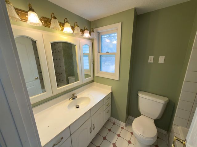 200 SW 11th St, Minot, ND 58701