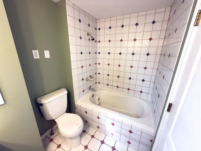 200 SW 11th St, Minot, ND 58701