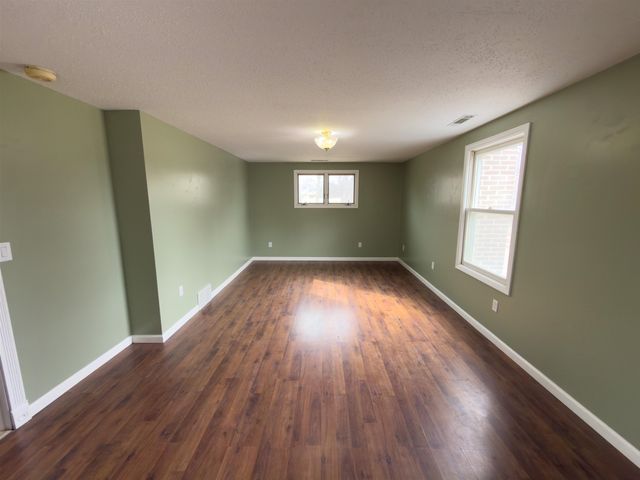 200 SW 11th St, Minot, ND 58701
