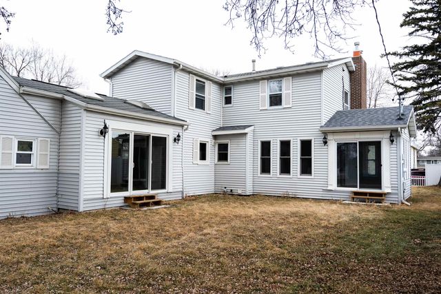 200 SW 11th St, Minot, ND 58701