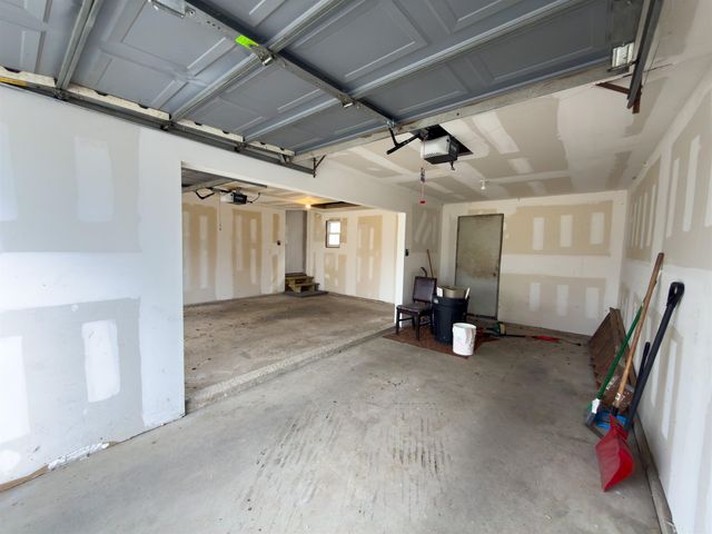 200 SW 11th St, Minot, ND 58701