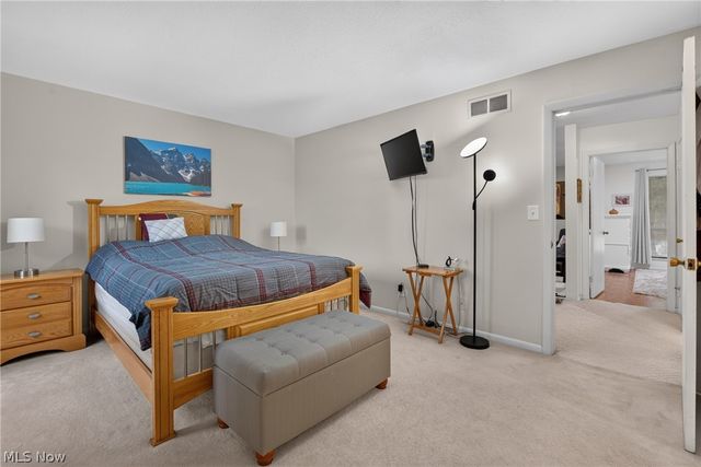 6260 Greenwood Pky 202, Northfield, OH 44067