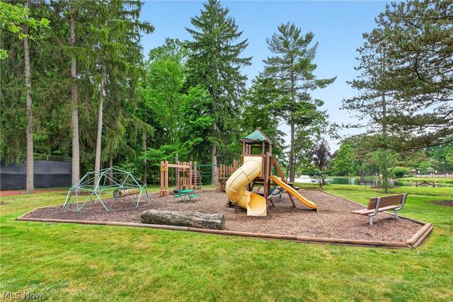 6260 Greenwood Pky 202, Northfield, OH 44067