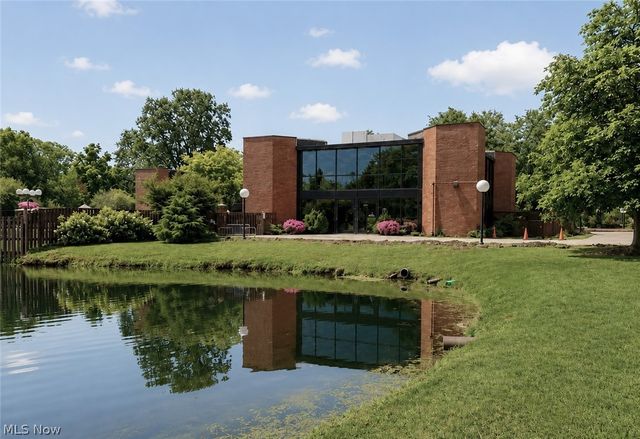 6260 Greenwood Pky 202, Northfield, OH 44067