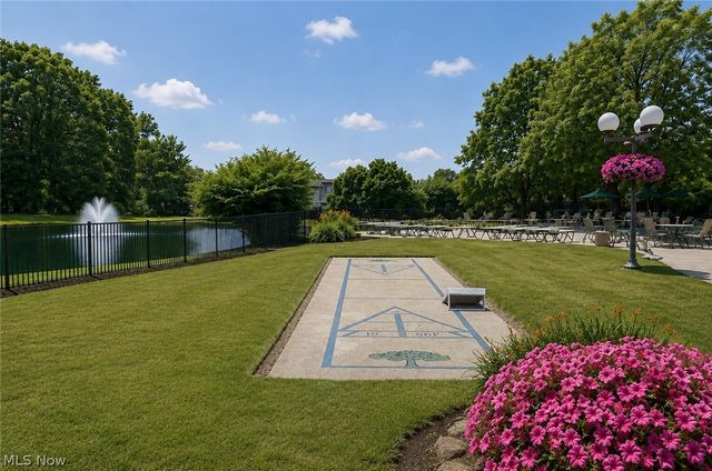 6260 Greenwood Pky 202, Northfield, OH 44067