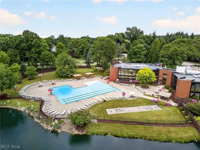 6260 Greenwood Pky 202, Northfield, OH 44067