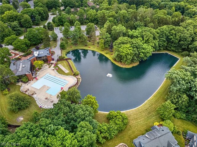 6260 Greenwood Pky 202, Northfield, OH 44067