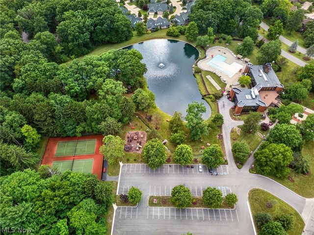 6260 Greenwood Pky 202, Northfield, OH 44067