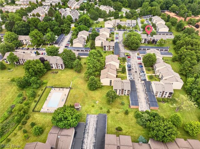 6260 Greenwood Pky 202, Northfield, OH 44067