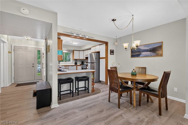 6260 Greenwood Pky 202, Northfield, OH 44067