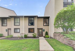 6260 Greenwood Pky 202, Northfield, OH 44067