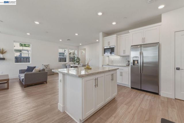 9274 Enterprise Dr, Newark, CA 94560