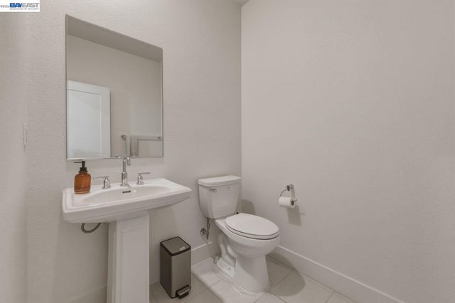 9274 Enterprise Dr, Newark, CA 94560