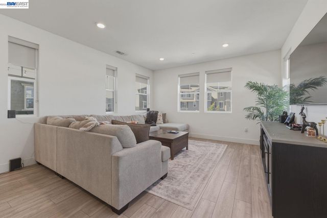 9274 Enterprise Dr, Newark, CA 94560