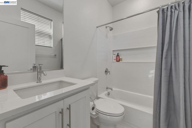 9274 Enterprise Dr, Newark, CA 94560