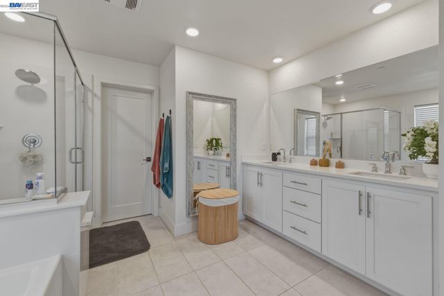 9274 Enterprise Dr, Newark, CA 94560