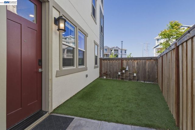 9274 Enterprise Dr, Newark, CA 94560