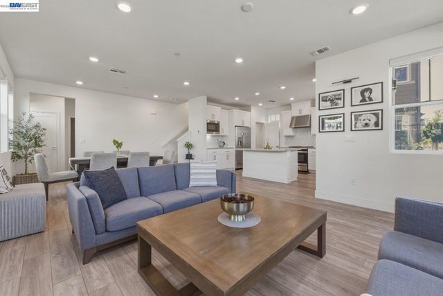 9274 Enterprise Dr, Newark, CA 94560