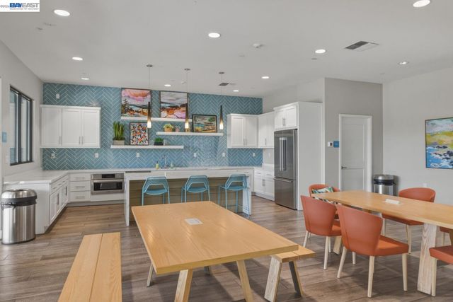 9274 Enterprise Dr, Newark, CA 94560