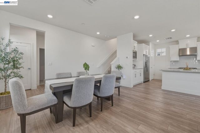 9274 Enterprise Dr, Newark, CA 94560