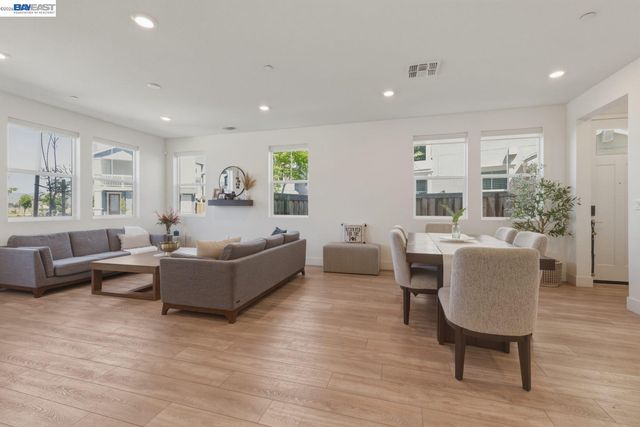 9274 Enterprise Dr, Newark, CA 94560