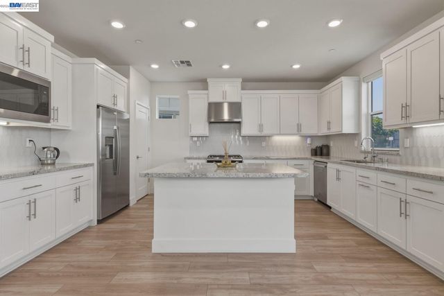 9274 Enterprise Dr, Newark, CA 94560