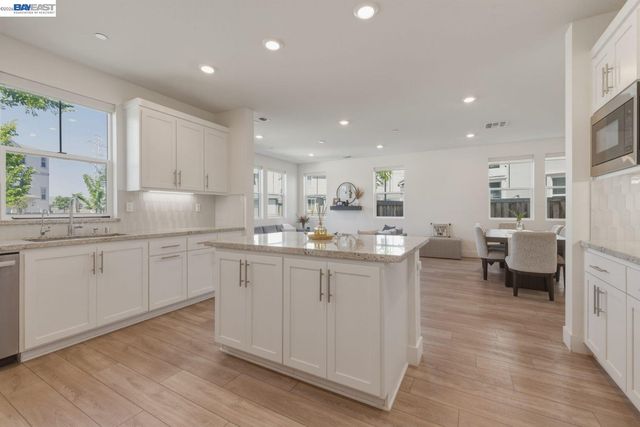 9274 Enterprise Dr, Newark, CA 94560