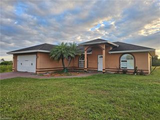 8016 Mangrove CIR, Labelle, FL 33935