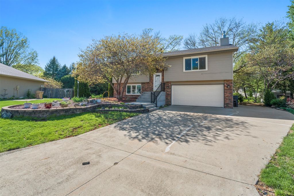 4724 78th Place, Urbandale, IA 50322