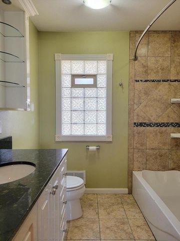 3657 S Taylor COURT, Milwaukee, WI 53207