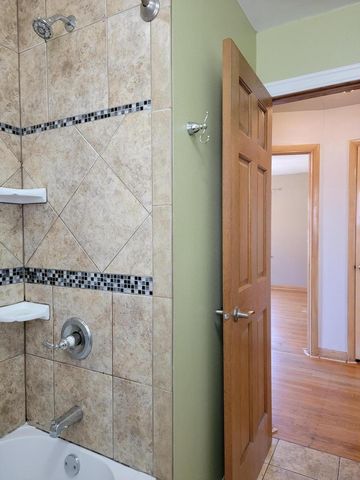 3657 S Taylor COURT, Milwaukee, WI 53207