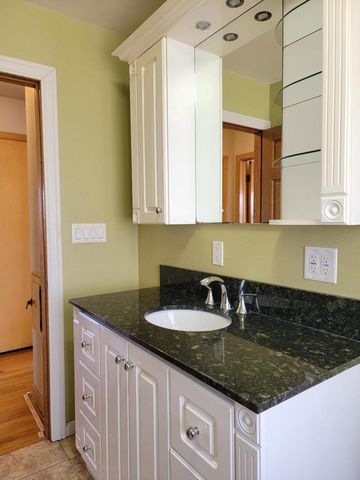 3657 S Taylor COURT, Milwaukee, WI 53207