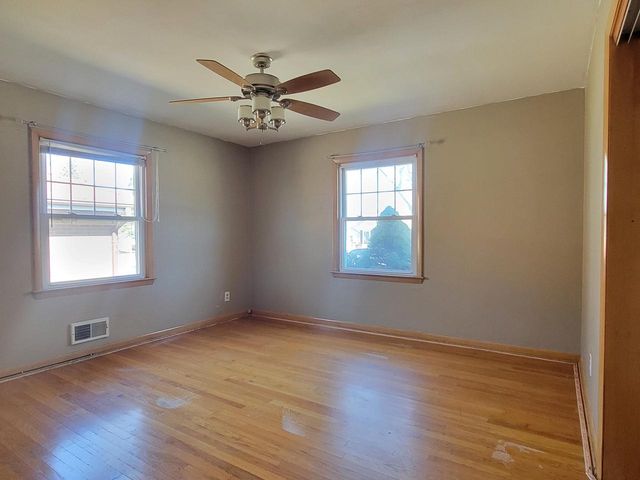 3657 S Taylor COURT, Milwaukee, WI 53207