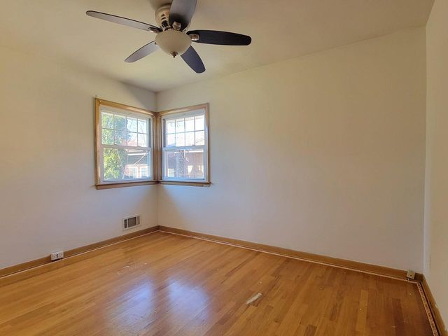 3657 S Taylor COURT, Milwaukee, WI 53207