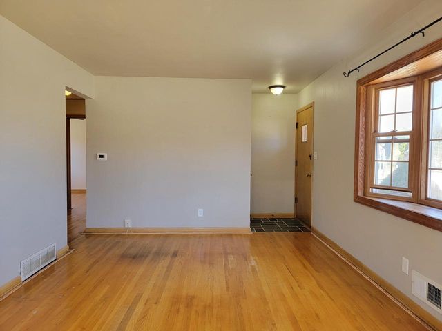 3657 S Taylor COURT, Milwaukee, WI 53207