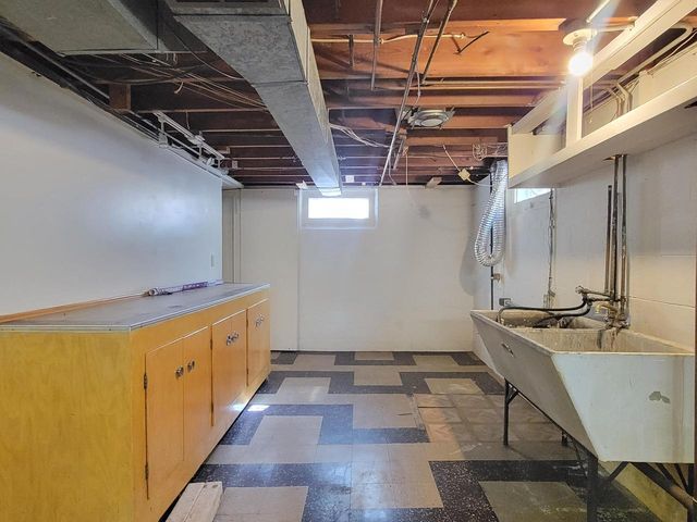 3657 S Taylor COURT, Milwaukee, WI 53207