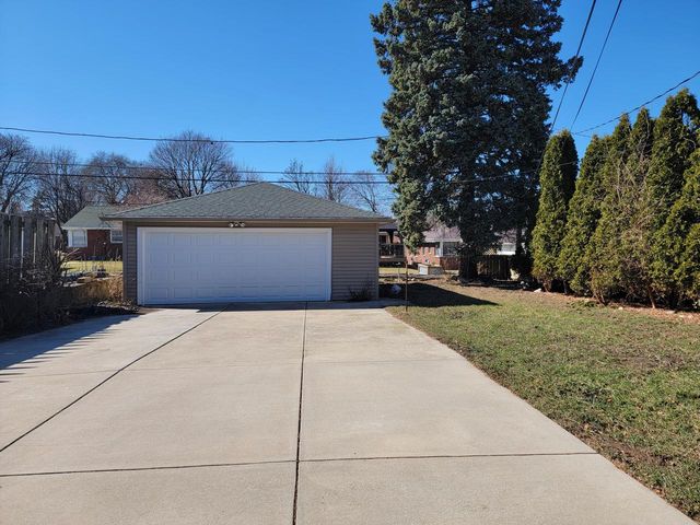 3657 S Taylor COURT, Milwaukee, WI 53207