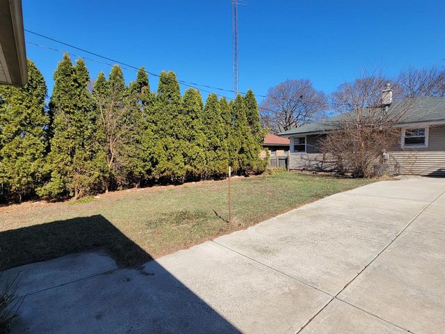 3657 S Taylor COURT, Milwaukee, WI 53207