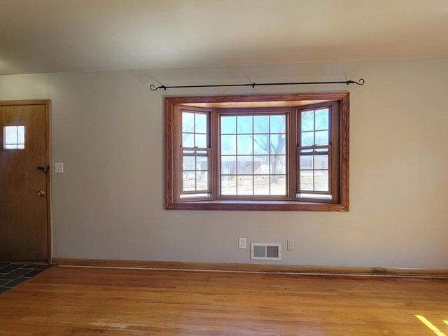 3657 S Taylor COURT, Milwaukee, WI 53207