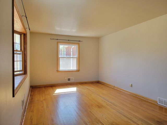 3657 S Taylor COURT, Milwaukee, WI 53207